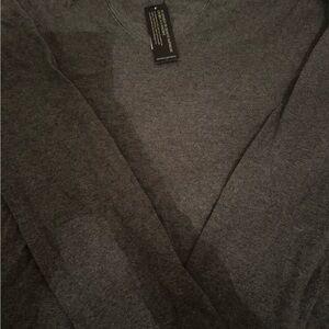 Banana Republic Premium Luxe Yarn V-Neck Gray Sweater NWT Large
